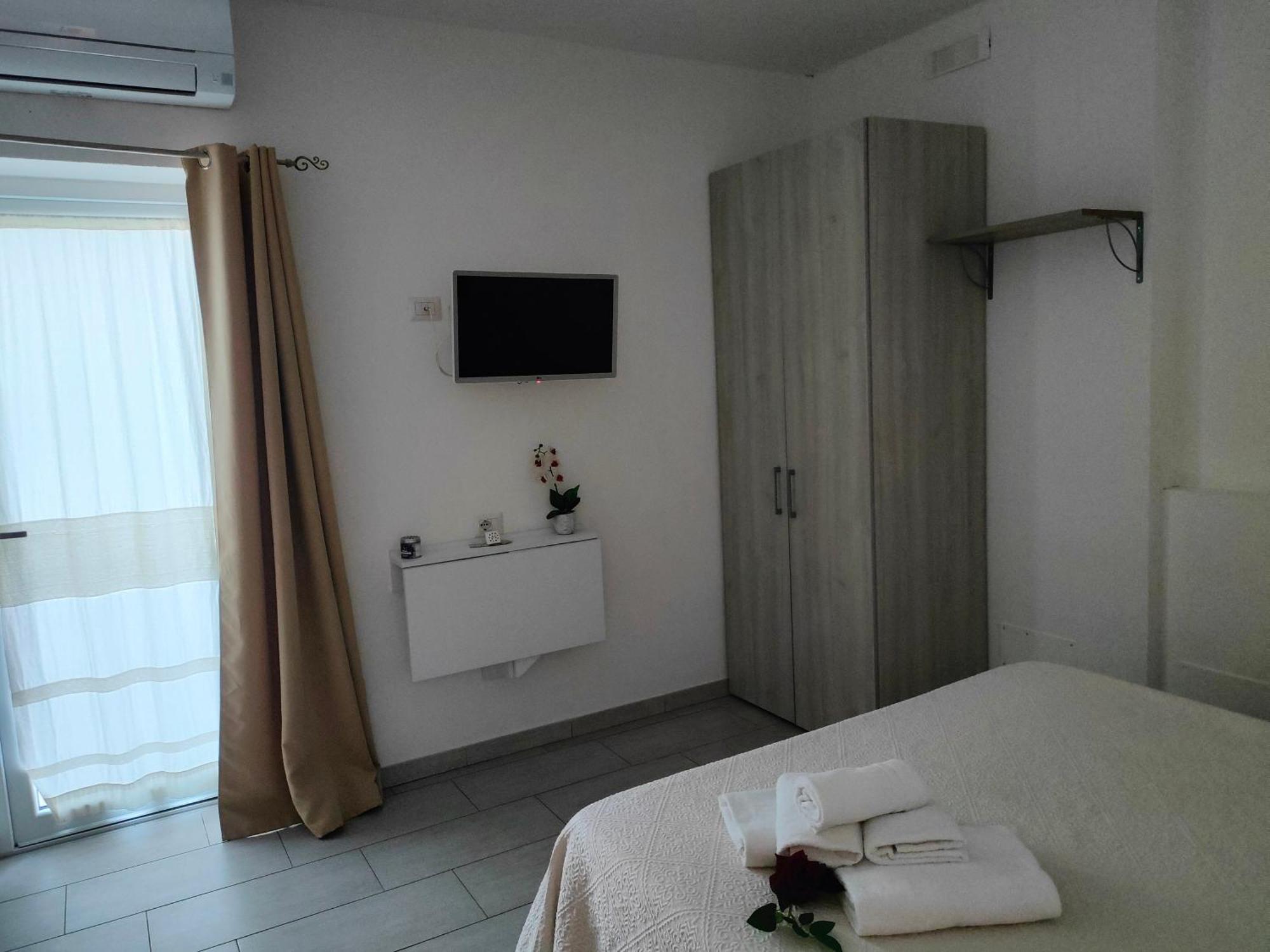 Al Mare Da Francesca Hotel Olbia Bagian luar foto