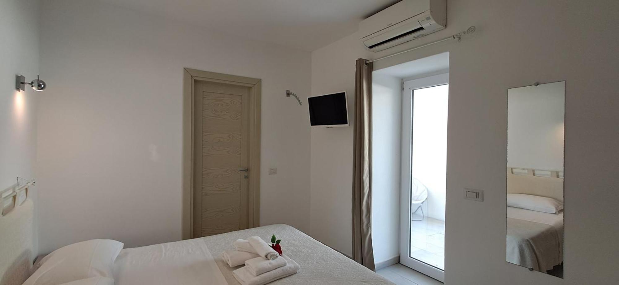 Al Mare Da Francesca Hotel Olbia Bagian luar foto