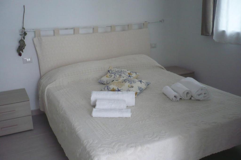 Al Mare Da Francesca Hotel Olbia Bagian luar foto