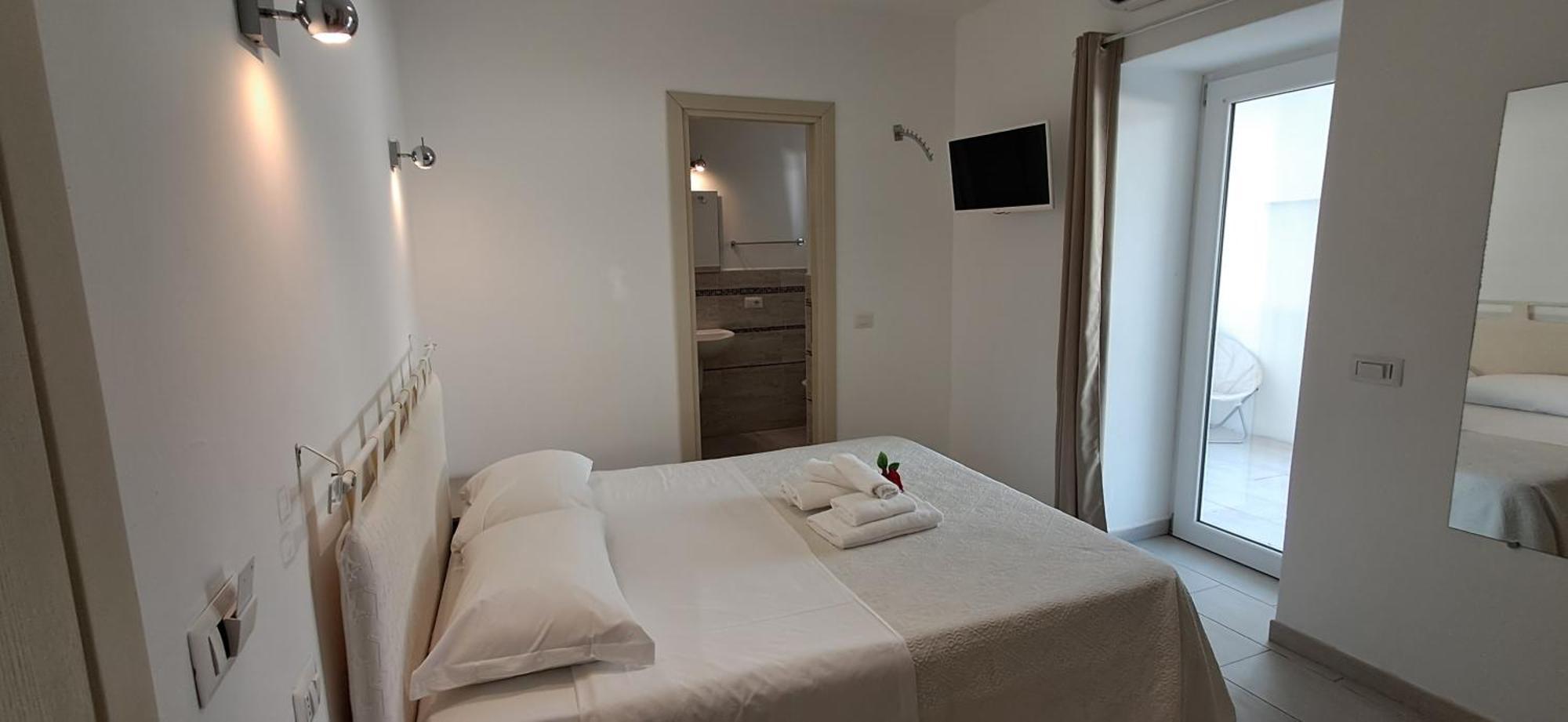 Al Mare Da Francesca Hotel Olbia Bagian luar foto